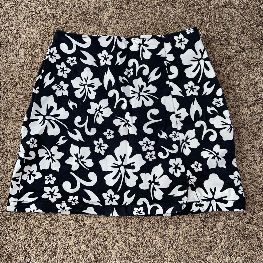 Black & White Hawaiian flower skirt